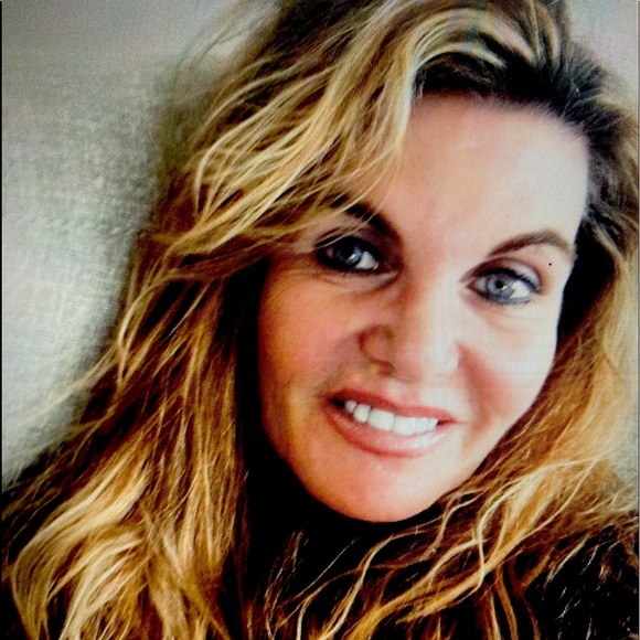 Meet your Posher, Sandra - Picture 2 of 2